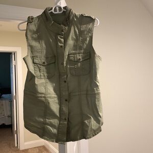 Blanco jeans Sleeveless button down/zip up vest style shirt